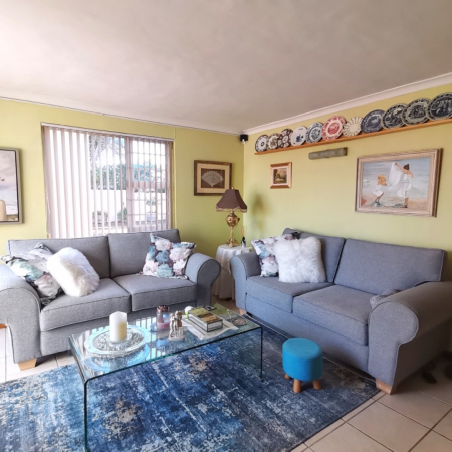 5 Bedroom Property for Sale in Sandbaai Western Cape